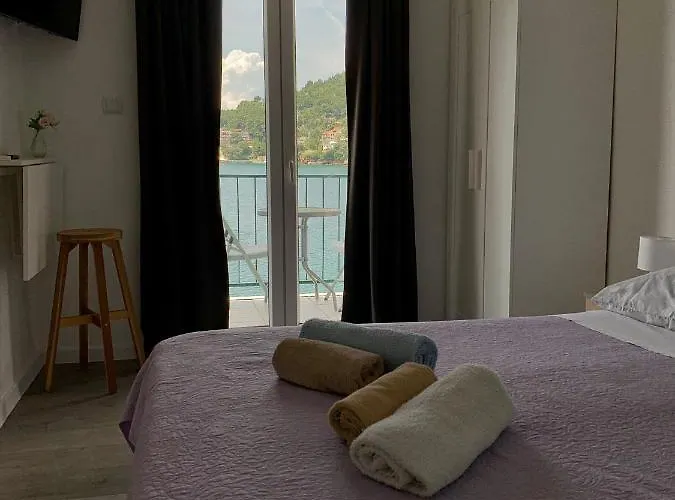 Divic Drvenik (Split-Dalmatia)