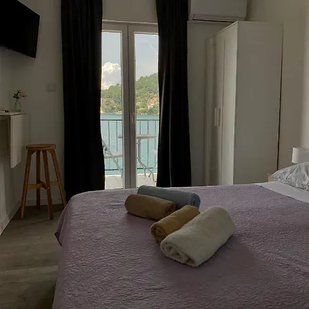 Divić Drvenik (Split-Dalmatia)